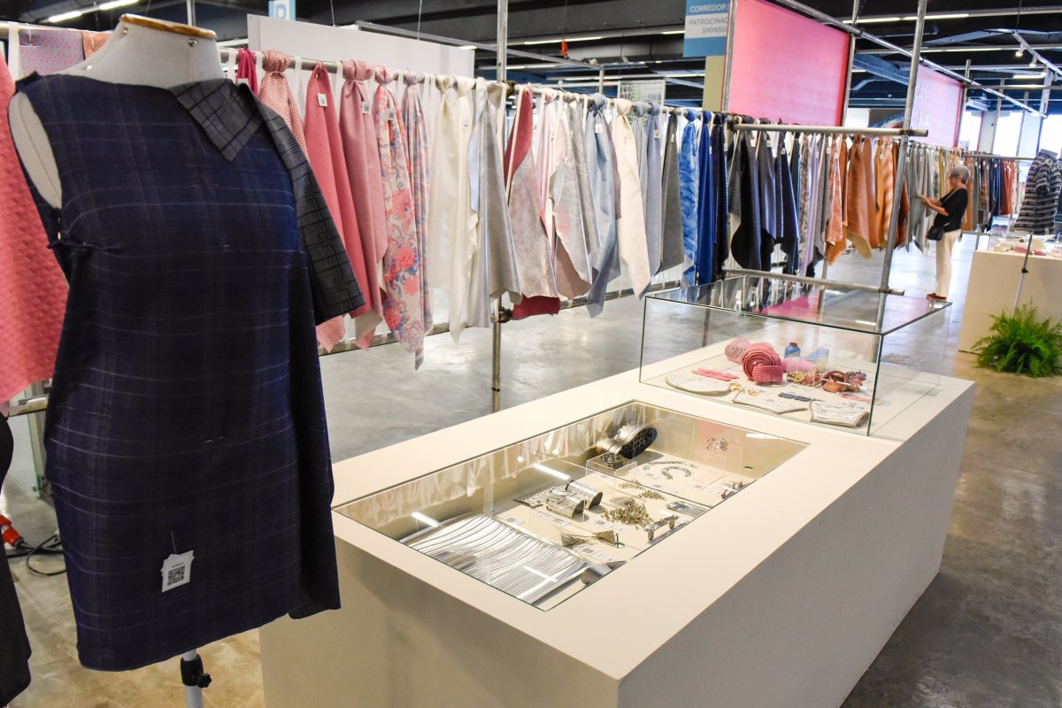 Colombianos estarán presentes en el salón de la moda en Brasil Un grupo de 20 empresarios colombianos viajaron de compras a Inspiramais, en Porto Alegre, una de las principales citas de la industria del textil en Brasil.