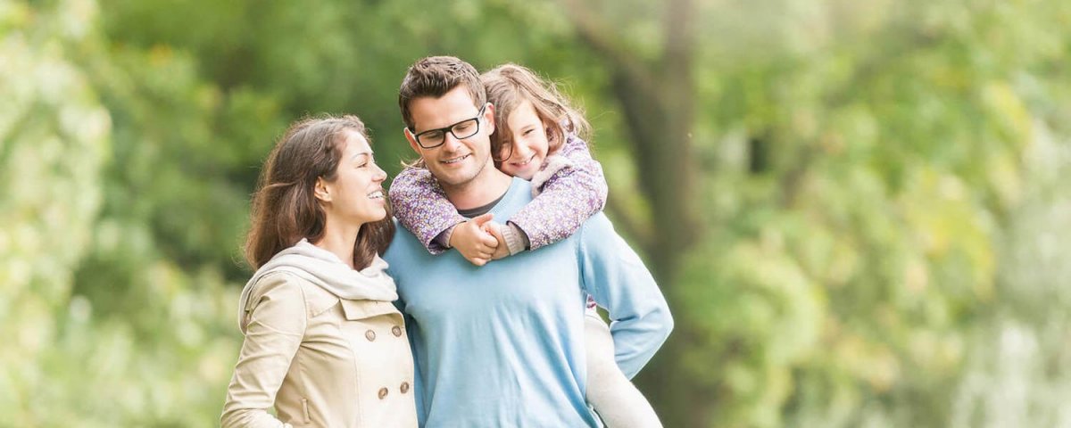 Entrénese para ser un mejor ser humano Para conseguir unos labios atractivos, diga palabras de ternura; para moldear una silueta esbelta, haga el ejercicio de ser un mejor ser humano; para no pasarse de esos kilos de más, aprenda a compartir su comida con los que pasan hambre; y para trascender en la vida, dedíquese a servir sin esperar nada a cambio.