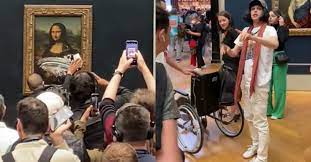 Hombre disfrazado de mujer y en silla de ruedas lanzó pastel a la 'Mona Lisa' Un hombre que iba disfrazado de mujer, con peluca y en silla de ruedas ha lanzado un pastel contra el retrato de 'La Gioconda' de Leonardo da Vinci expuesta en el Museo del Louvre de París. La pintura estaba protegida por un cristal, por lo que no ha sufrido daños.