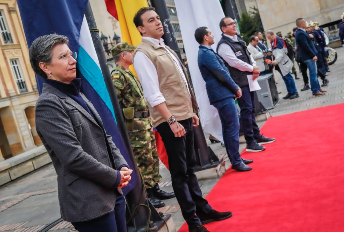 Alcaldesa Claudia López invitó a votar “con total tranquilidad y plenas garantías" La alcaldesa mayor, Claudia López, instaló a las 6 de la mañana el Puesto de Mando Unificado Distrital e hizo un llamado a los bogotanos a ejercer su derecho al voto.