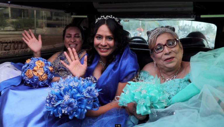 La increíble fiesta de 15 para 14 abuelitas La fiesta de 15 años es una celebración típica en muchos países. Se hace para conmemorar el paso de niña a mujer, pero muchas veces no todas las jovencitas tienen la posibilidad de hacer una fiesta.