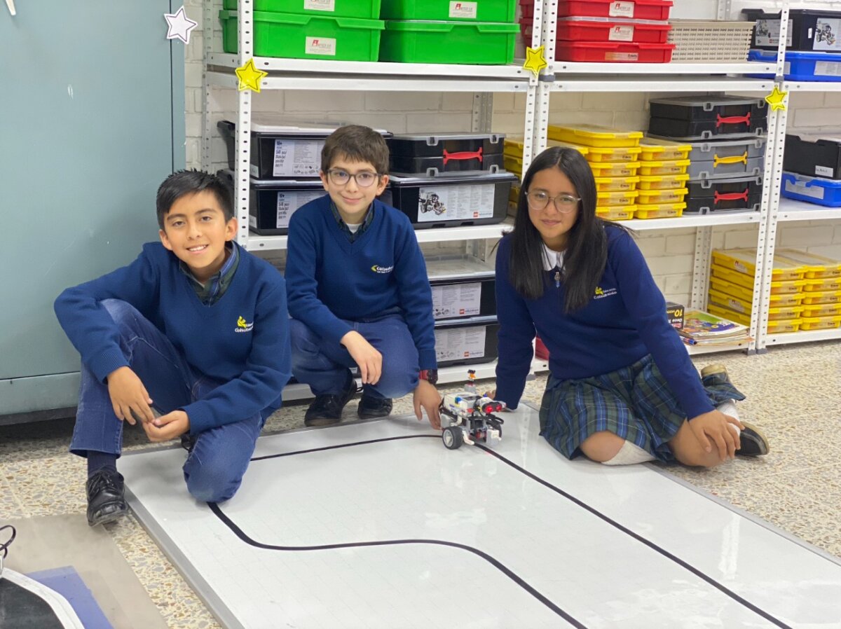 Estudiantes de Bogotá representarán a Colombia en olimpiada de robótica Estudiantes entre los 10 y 12 años del equipo de Robótica ColNortBot del Colegio Colsubsidio Norte representarán al país en una competencia internacional que se llevará a cabo en Dortmund, Alemania, del 17 al 19 de noviembre.