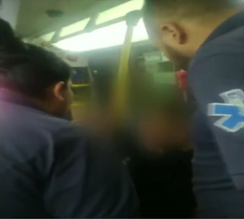 Pasajeros del Sitp resultaron heridos: el conductor hizo maniobras peligrosas Dos conductores del Sitp se creyeron 'Rápidos y Furiosos', como la película, en las calles de Bogotá y terminaron estrellándose en la localidad de Bosa.