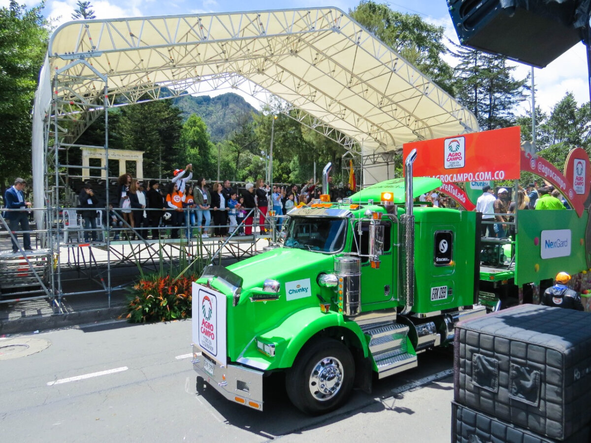 Mascotas podrán acompañarlo a la 'Caminata por la solidaridad' en Bogotá Este tradicional evento anual que en los últimos 44 años ha beneficiado a cerca de seis millones de personas en el territorio nacional, a través de la Fundación Solidaridad por Colombia, anunció que la empresa Agrocampo, tendrá una carroza amigable con las mascotas y con el medio ambiente, además que también los asistentes podrá ir acompañados de sus mascotas.