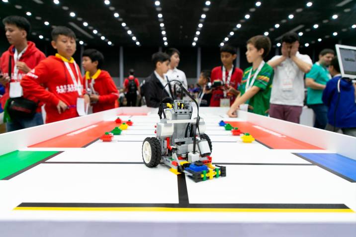 Estudiantes de Bogotá representarán a Colombia en olimpiada de robótica Estudiantes entre los 10 y 12 años del equipo de Robótica ColNortBot del Colegio Colsubsidio Norte representarán al país en una competencia internacional que se llevará a cabo en Dortmund, Alemania, del 17 al 19 de noviembre.