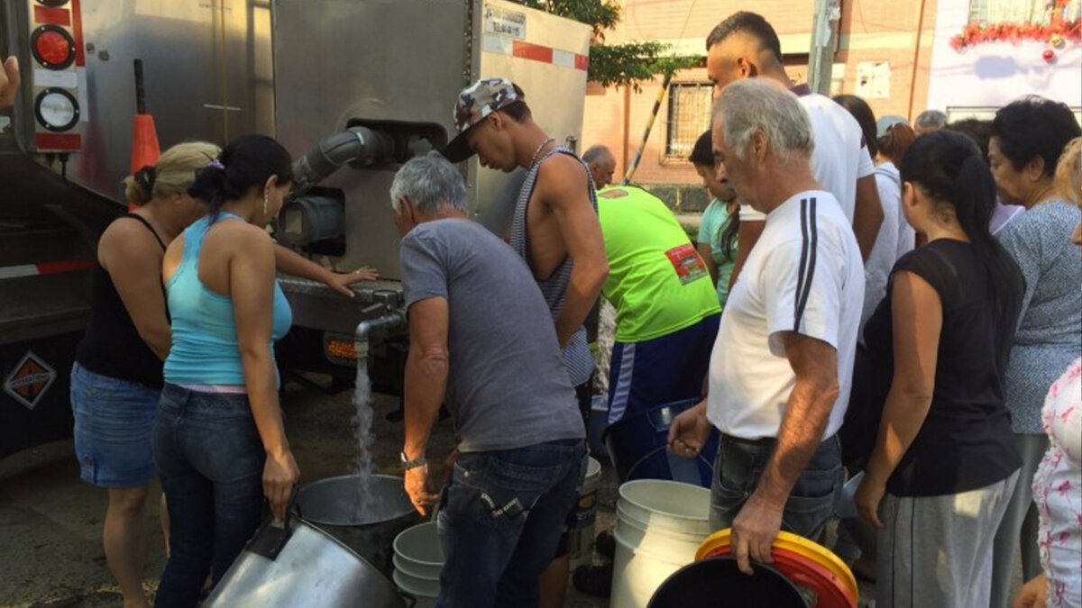 Pille los cortes de agua para este martes La empresa de Acueducto de Bogotá informó que para este martes 6 de diciembre se harán obras de reparación en las redes de distribución de algunos sectores de la ciudad, con el fin de minimizar afectaciones por daños mayores en las tuberías o en los accesorios de suministro de agua.