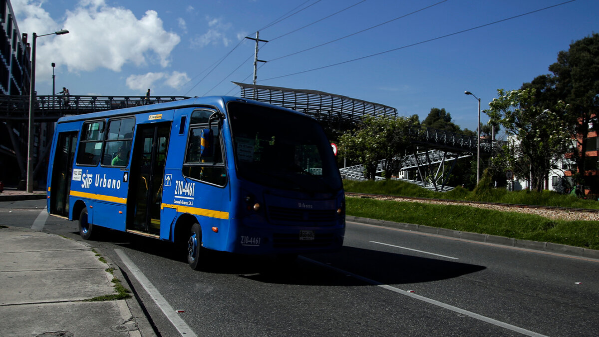 Bus del Sitp se chocó contra un poste en Suba y dejó varias personas heridas En la mañana de este miércoles 4 de enero, se presentó un grave accidente en el que un bus del Sitp se estrelló contra un poste en suba, el hecho dejó 7 personas heridas.