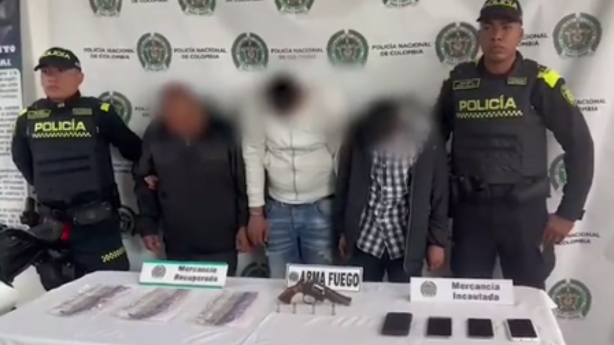 Capturan a tres fleteros tras cometer millonario robo en Tunjuelito Las autoridades lograron la captura de tres sujetos que habían robado $17 millones en el sector de Venecia, en Tunjuelito.