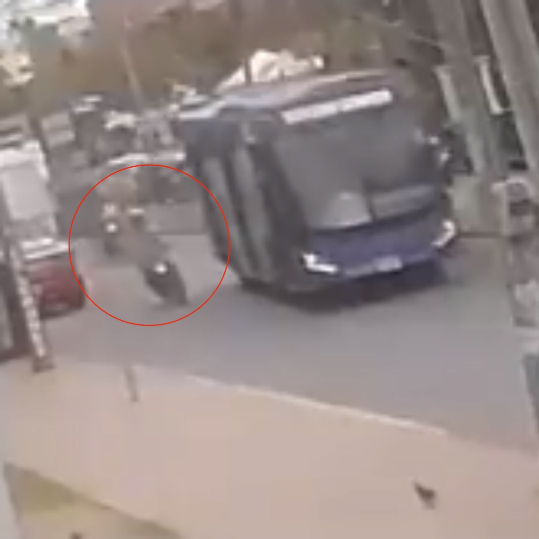 Motociclista falleció tras ser arrollado por una camioneta En video quedó registrado el momento en el que una camioneta arrolla a un motociclista y lo arrastra por varias cuadras.