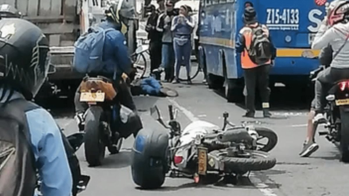 Fatal accidente de tránsito deja un motociclista muerto en Ciudad Bolívar La Secretaría de Tránsito informó sobre un fatal accidente ocurrido en la localidad de Ciudad Bolívar, a la altura de la Avenida Villavicencio con Carrera 28, sentido Oriente-Occidente.