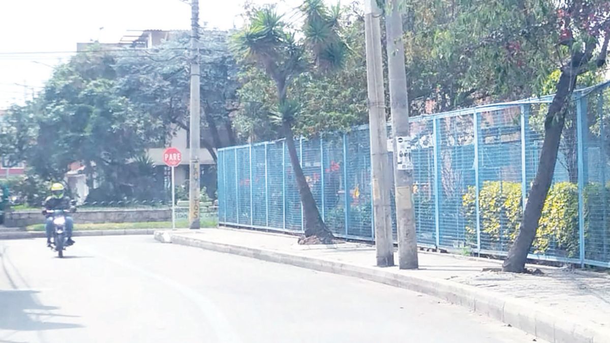 Asesinan a joven en Kennedy En la tarde del sábado, un joven de aproximadamente 25 años fue asesinado en el barrio Gran Colombiano, justo en límites con el barrio Abraham Lincoln en la localidad de Kennedy.