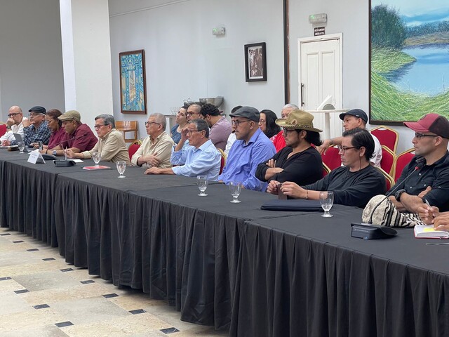 Cuba acepta acompañar un eventual proceso de paz con la Segunda Marquetalia El Gobierno cubano, por medio de su Canciller, manifestó su intención de apoyar los diálogos de paz con la Segunda Marquetalia que recién fueron anunciados.