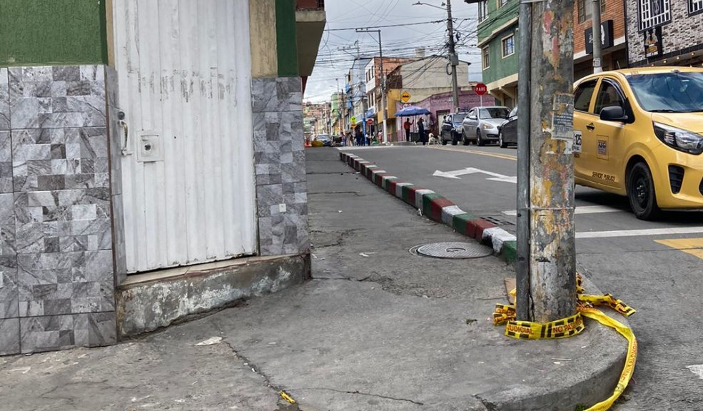 Hombre fue asesinado en vía pública de Ciudad Bolívar En el barrio San Francisco de Ciudad Bolívar al sur de la capital, se registró un nuevo hecho de sangre que cobró la vida de un ciudadano de 42 años. El crimen se perpetró en horas de la noche de este sábado cuando la víctima se encontraba en vía pública.