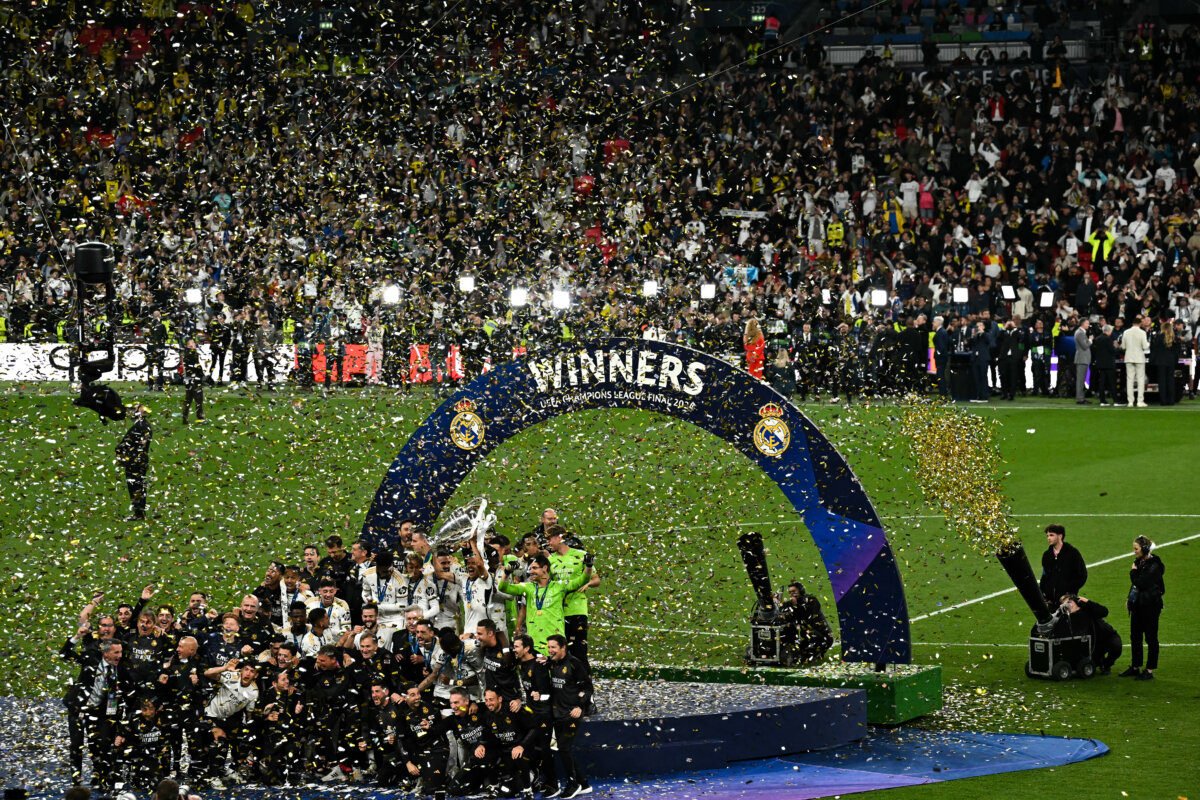 El Real Madrid conquistó su decimoquinta Champions El club español conquistó por decimoquinta vez el torneo en el que construyó su leyenda, esta vez superando 2-0 al Borussia Dortmund.
