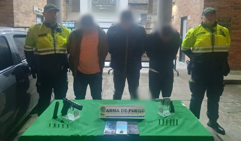 3 sujetos fueron capturados por porte de armas de fuego en Engativá En un operativo de seguridad, la Policía Metropolitana de Bogotá capturó a tres personas en el barrio Bonanza (Engativá), por delitos de tráfico, fabricación y porte de armas de fuego.