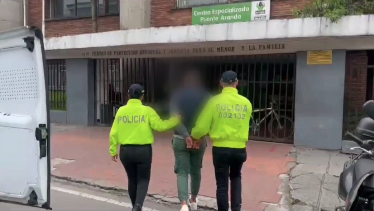 Capturan a sujeto señalado de violar a una menor de 11 años en Bogotá La Policía capturó a un sujeto que presuntamente violó a una niña de 11 años en el año 2022.
