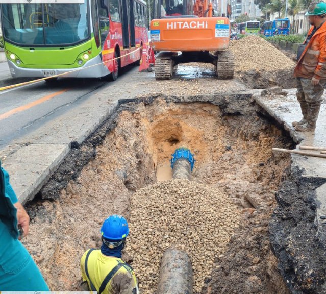 Chapinero ya cuenta con servicio de agua Durante el domingo, los habitantes de 15 barrios de Chapinero no contaron con el suministro de agua, debido a un daño que presentaba la línea San Diego.