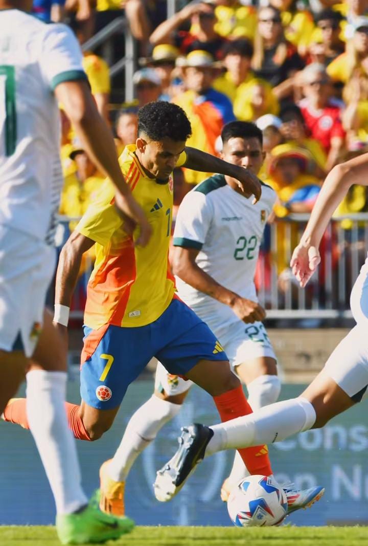 Colombia goleó 3-0 a Bolivia antes de la Copa América "Empieza lo bueno, estamos bien preparados. Tenemos otros días para entrenar y estar listos mentalmente", dijo James Rodríguez al terminar su partido número 100 con la camiseta de la Selección Colombia.