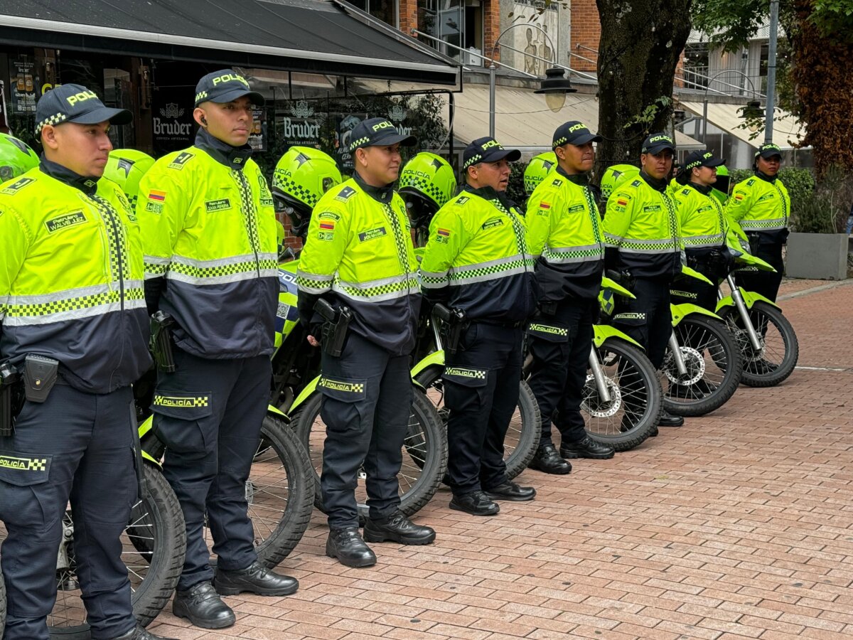 Copa América: Refuerzan la seguridad en zonas de gastrobares En Bogotá hay más de 400 gastrobares que, durante la Copa América, esperan aumentar sus ventas en un 25%. Para ello, la Policía Metropolitana reforzará la seguridad de varias zonas de la ciudad para que los aficionados puedan disfrutar en paz.