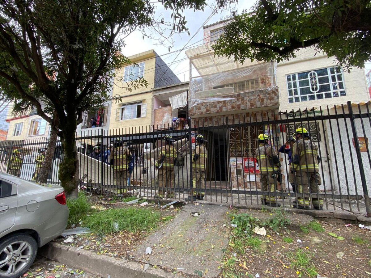 EN VIDEO: Explosión en una vivienda del sur de Bogotá dejó 3 personas heridas El Cuerpo de Bomberos de Bogotá reportó que en la mañana de este sábado se presentó una explosión en una vivienda del sur de la capital.