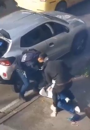 EN VIDEO: Violento atraco a una mujer en el Parkway: la arrastraron y golpearon Los habitantes del sector de Parkway (Teusaquillo) quedaron consternados al presenciar el violento atraco a una mujer a pocas cuadras del CAI de Policía.