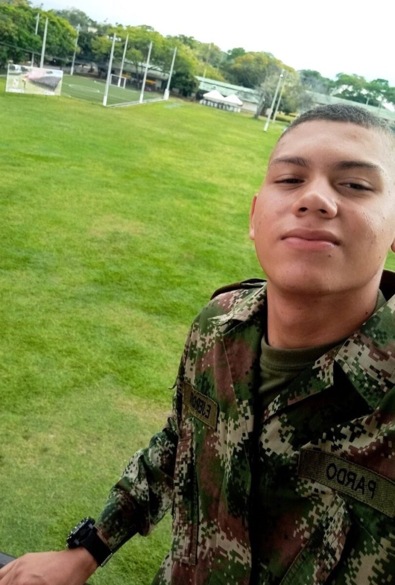 Encontraron a soldado con un tiro en la cabeza dentro de un batallón Al cabo tercero Francisco José Pardo fue hallado sin vida dentro de una habitación del batallón de Facatativá. El Ejército abrió investigación para aclarar el hecho.