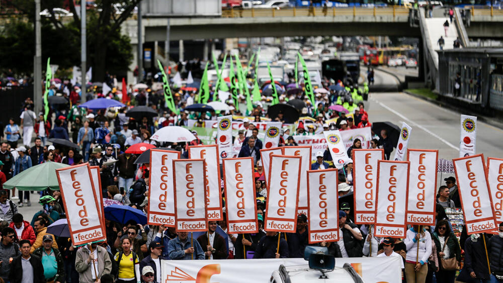 Estos son los puntos de encuentro para la 'Gran toma de Bogotá' de Fecode este lunes Continúa el paro nacional de profesores. Para este lunes tendrán varios puntos de encuentro en la capital en donde manifestaran su descontento con la ley estatutaria de la Educación.