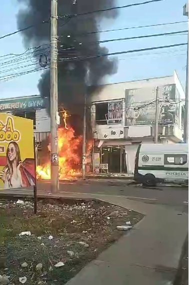 Nuevo atentado en Jamundí deja a tres personas heridas En la mañana de este miércoles una motobomba estalló frente al sector bancario de Jamundí. Las autoridades realizarán consejo de seguridad esta tarde.