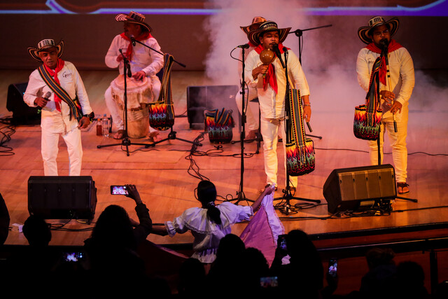 "Orgullo colombiano": Los Gaiteros de San Jacinto cumplen 80 años Con casi 80 años de trayectoria musical, Los Gaiteros de San Jacinto se posicionaron como el ensamble de cumbia y gaita más importante de Colombia. Este año vuelven con su más reciente álbum, 'Orgullo Colombiano', compuesto por 12 canciones y disponible para los coleccionistas en formato LP.