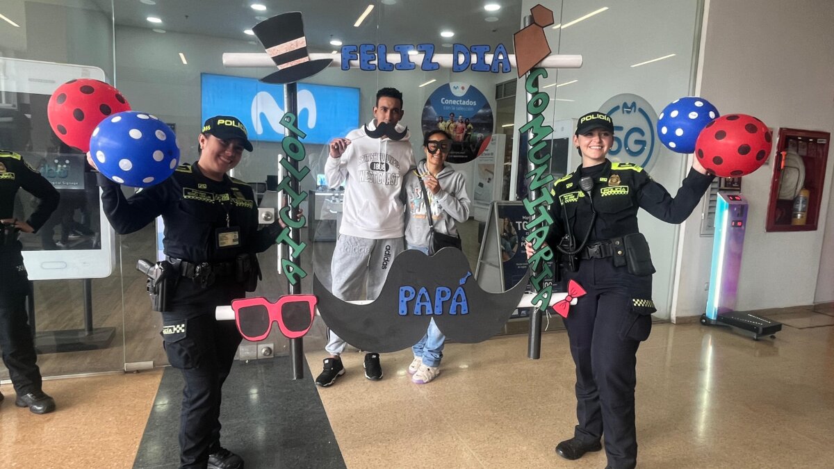 La Policía celebra el día del padre con dispositivos de seguridad La Policía Metropolitana de Bogotá realiza una serie de actividades para garantizar que esta jornada sea segura. También hay música y fotografía para celebrar este día.