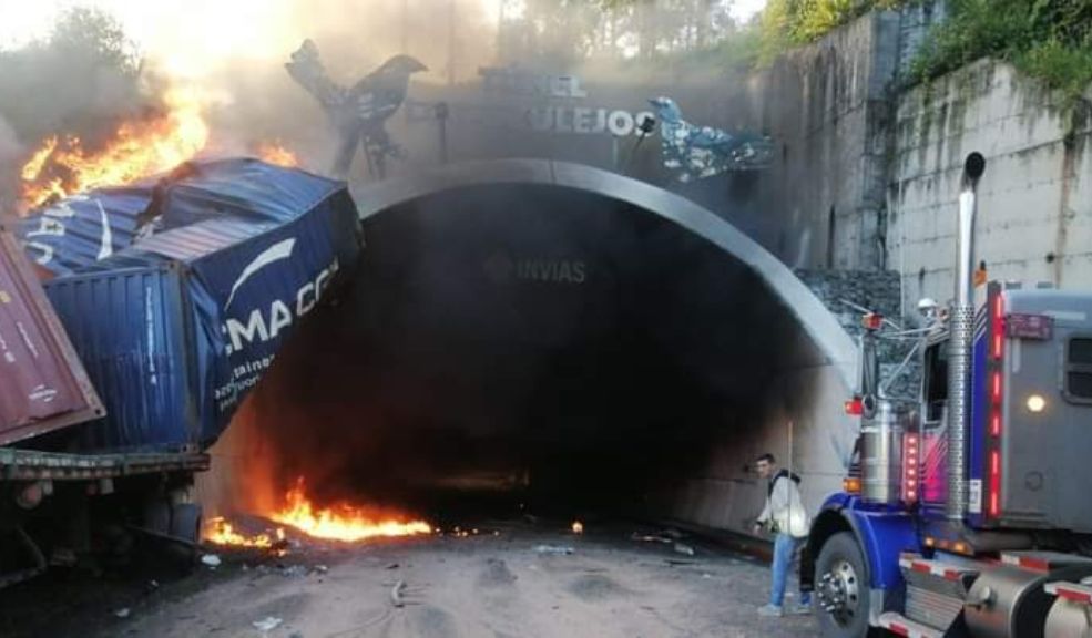 Impactante accidente en túnel Los Azulejos deja un conductor muerto El accidente se presentó en la entrada del túnel Los Azulejos, en la vía Calarcá- Cajamarca.