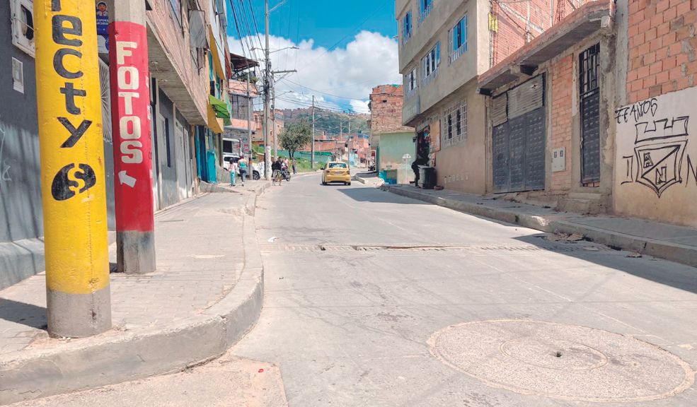 Violenta riña dejó un muerto en Ciudad Bolívar En una violenta riña que se presentó en plena vía pública en el sur de Bogotá, un joven de 22 años fue asesinado.