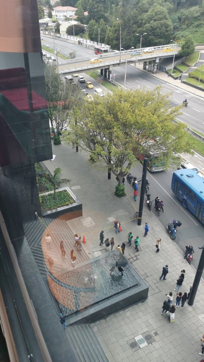 ÚLTIMA HORA: Hombre cayó desde edificio de la calle 100 con carrera Séptima Las autoridades se encuentran investigando lo ocurrido en este punto del norte de la ciudad.