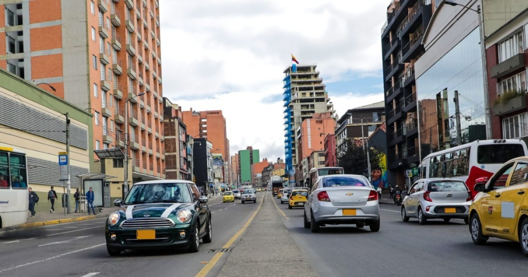 Alcalde Galán anuncia cambios en el pico y placa regional: ¿cómo funcionará? Este miércoles, el alcalde de Bogotá, Carlos Galán, anunció que habrá cambios en el pico y placa regional con el fin de descongestionar las vías cuando los viajeros salgan de la capital.