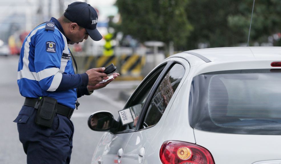 Alcalde Galán anuncia cambios en el pico y placa regional: ¿cómo funcionará? Este miércoles, el alcalde de Bogotá, Carlos Galán, anunció que habrá cambios en el pico y placa regional con el fin de descongestionar las vías cuando los viajeros salgan de la capital.