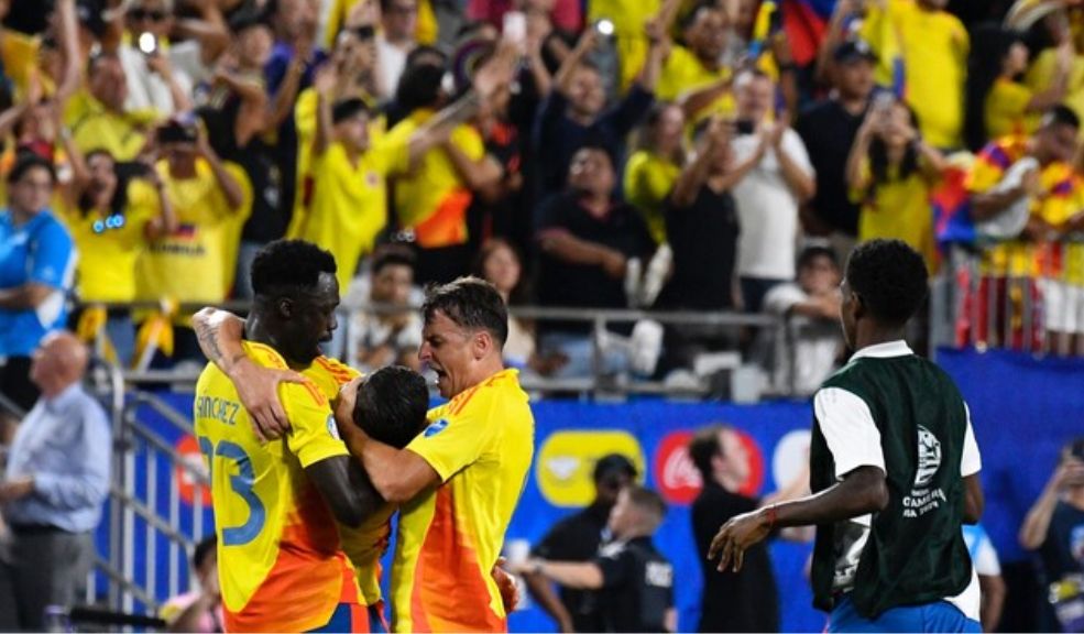 Así celebraron los jugadores de Colombia el triunfo contra Uruguay Luego de dejarlo todo en la cancha y lograr el triunfo que tanto esperaban los colombianos, los jugadores de la 'Sele' celebraron en el camerino y recocharon con Daniel Muñoz.