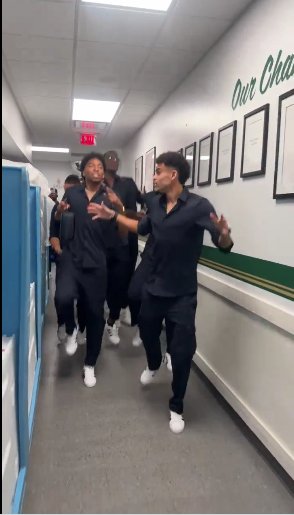 Así celebraron los jugadores de Colombia el triunfo contra Uruguay Luego de dejarlo todo en la cancha y lograr el triunfo que tanto esperaban los colombianos, los jugadores de la 'Sele' celebraron en el camerino y recocharon con Daniel Muñoz.