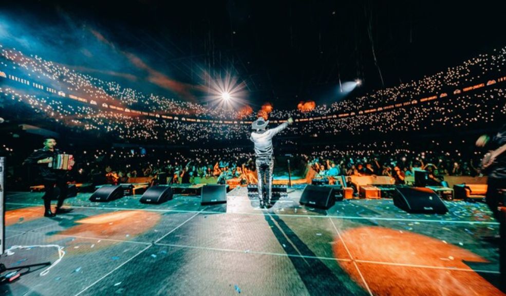 Así se vivieron las 2 primeras noches de Yeison Jiménez en el Movistar Arena El cantante de música popular, Yeison Jiménez, ya cumplió dos de las tres fechas en el Movistar Arena de Bogotá, siendo el primer artista de este género musical en lograr llenar este centro de eventos en tres ocasiones.