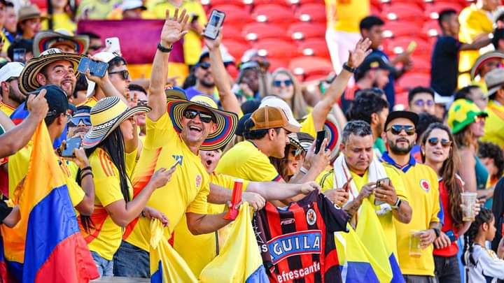 Colombia puso a sufrir a Brasil, le empató y terminó líder en la Copa La fase de grupos de la Copa América cerró con un partidazo. Colombia y Brasil cumplieron con las expectativas y nos regalaron un duelo de titanes.