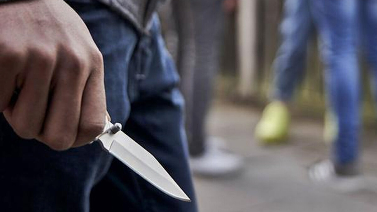 Con cuchillo en mano, ladrones robaron a un menor de edad en Usaquén El pánico generado por la inseguridad que se vive en Bogotá invadió en las últimas horas el cuerpo de un joven de 17 años, quien fue víctima de dos ladrones en Usaquén.