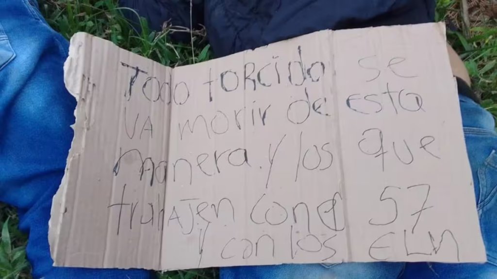 Dos cadáveres fueron hallados junto a un aterrador panfleto, ¿qué decía? La noche del pasado sábado 13 de julio, se encontraron los cuerpos de dos hombres en una zona rural de Caloto, Cauca. Los cadáveres fueron hallados en la vereda La Placa junto a un cartel con un mensaje amenazante dirigido a individuos asociados con ciertos grupos armados.