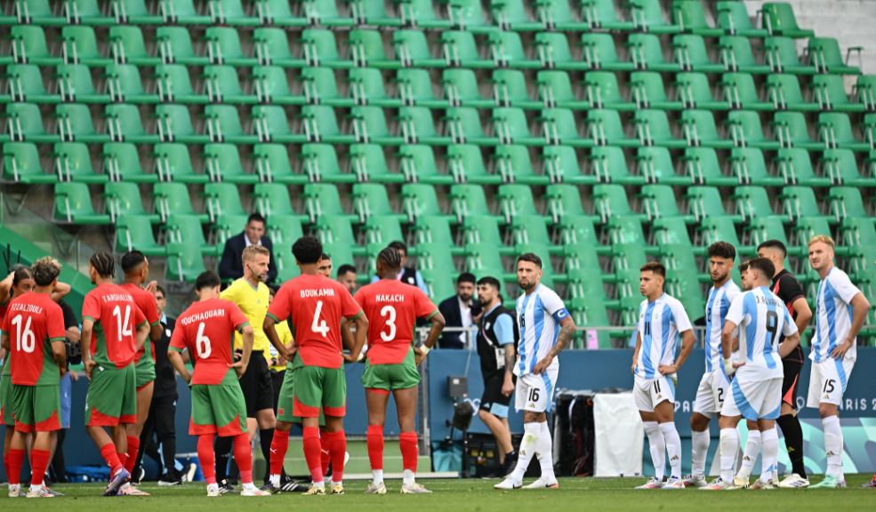 Dos horas después anulan gol de Argentina en partido con Marruecos El partido entre Argentina y Marruecos, en el arranque del torneo de fútbol masculino de los Juegos Olímpicos de París, terminó con victoria 2-1 de los africanos este miércoles en Saint-Étienne tras un insólito final.