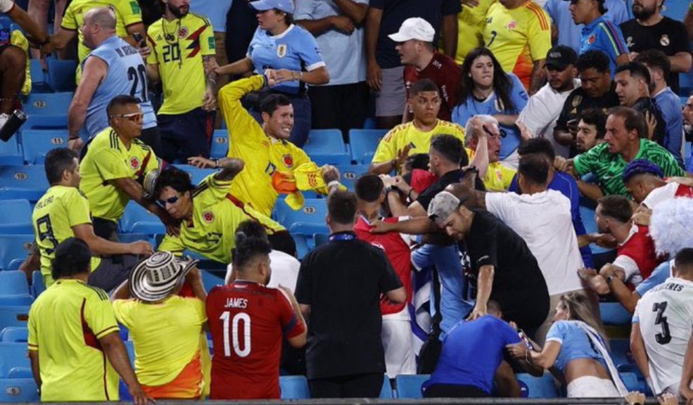 "Ellos comenzaron la pelea”: hincha colombiano que estuvo en la disputa con los uruguayos Uno de los hinchas que presenció la batalla campal que se vivió en las tribunas entre colombianos y uruguayos, contó detalles de lo sucedido.