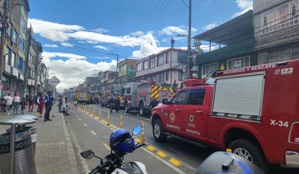 Emergencia por fuerte incendio en Bosa A esta hora se presenta afectación vial en esta zona.