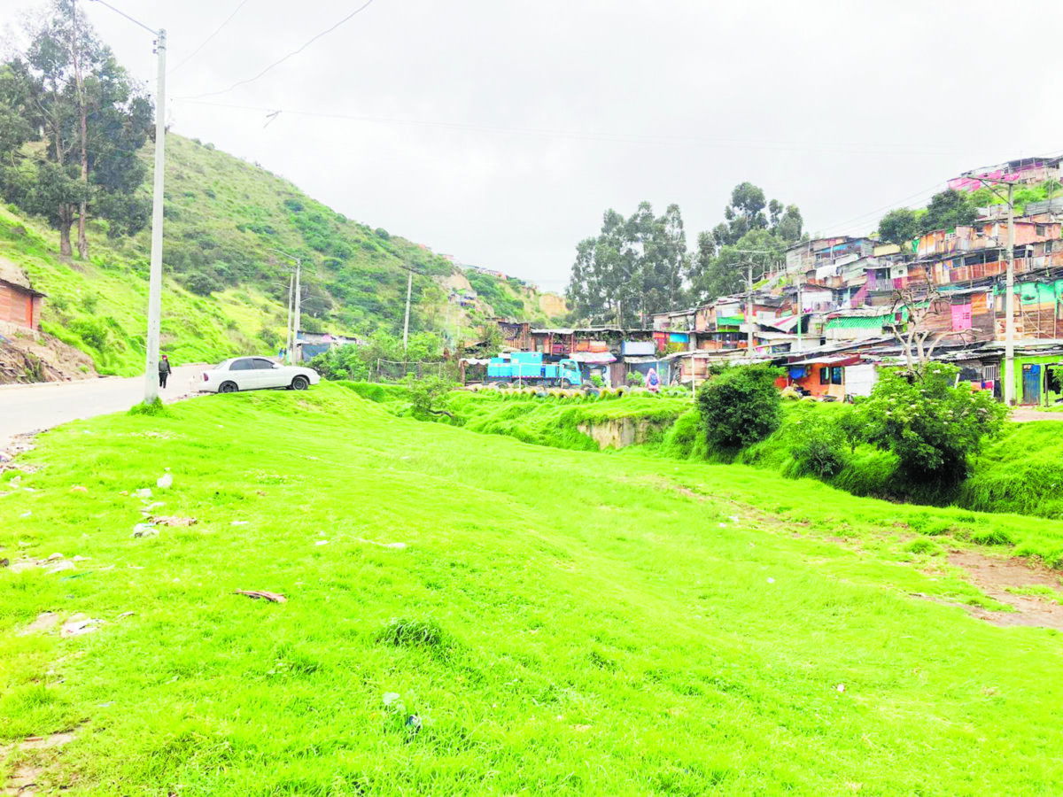 Homicidio a bala de dos jóvenes en Ciudad Bolívar Las dudas y la incertidumbre detrás del doble homicidio de dos jovencitos invaden hoy cada rincón de la invasión Bella Flor (en Ciudad Bolívar).