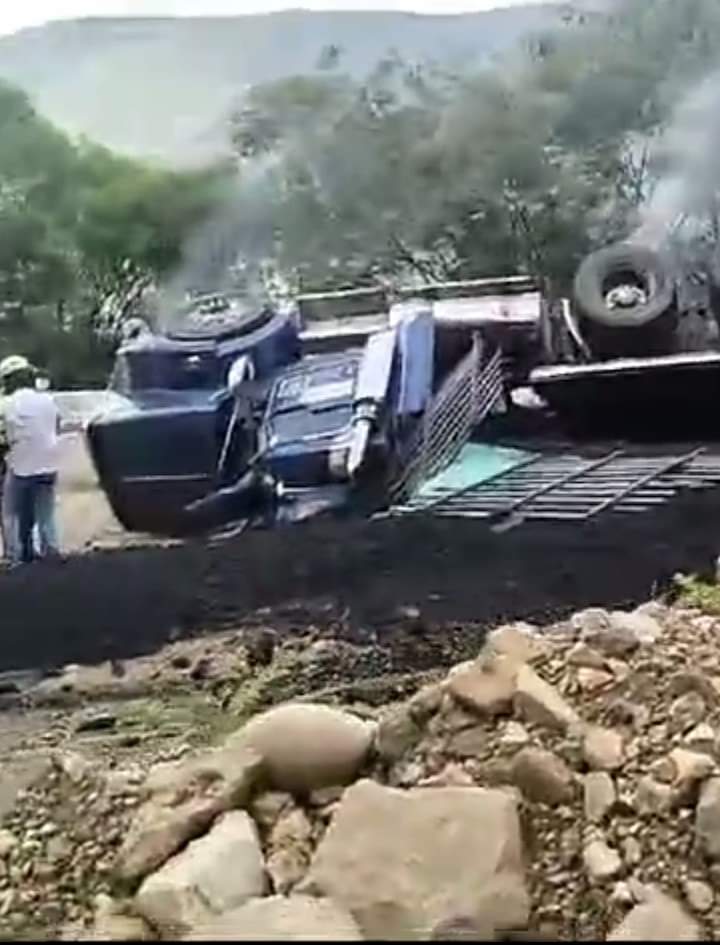 Impactante accidente en vía Bogotá - Girardot: mula se quedó sin frenos El fuerte accidente se presentó en la vía que conduce de Bogotá a Girardot y quedó registrado en video.