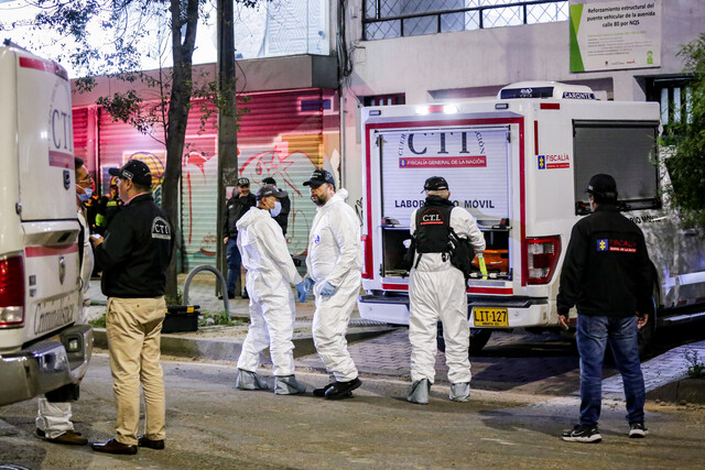 Investigan la extraña muerte de una pareja de esposos en su propia casa La pareja fue encontrada gracias a una denuncia ciudadana. Los cuerpos fueron trasladados por el CTI de la Fiscalía a Medicina Legal para su identificación.