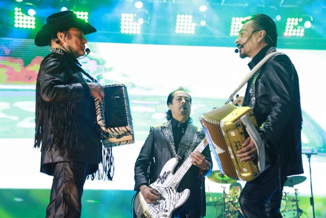 Los Tigres del Norte abren tercera fecha en Bogotá Tras agotar boletería en sus dos primeras fechas, se ha confirmado un tercer show de Los Tigres del Norte en el Movistar Arena de Bogotá.