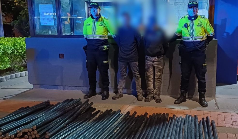 Capturan a pillos que estaban robando cableado en Suba La Policía Metropolitana de Bogotá, logró la captura en flagrancia de dos personas por el delito de hurto de cableado perteneciente a una empresa de telefonía.