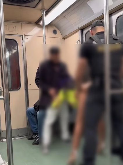 Polémica por video para adultos grabado en el Metro de Ciudad de México La actriz de cine para adultos Luna Bella se volvió tendencia en redes sociales tras publicar un video donde mantiene relaciones con otros dos actores en el Metro de CDMX (Ciudad de México).